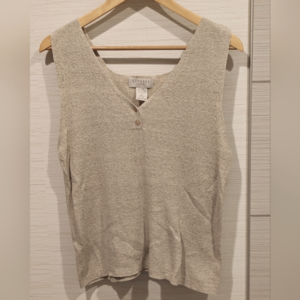 Sleeveless sweater / vest